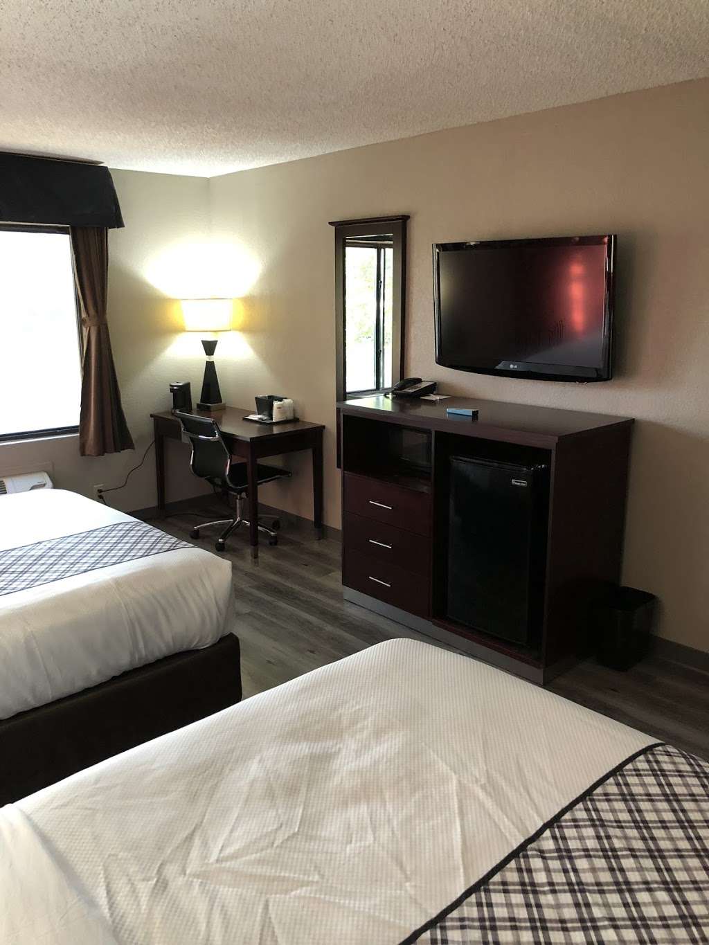 SureStay Plus Hotel by Best Western San Antonio North | 10815 I-35 Frontage Rd, San Antonio, TX 78233, USA | Phone: (210) 655-3500