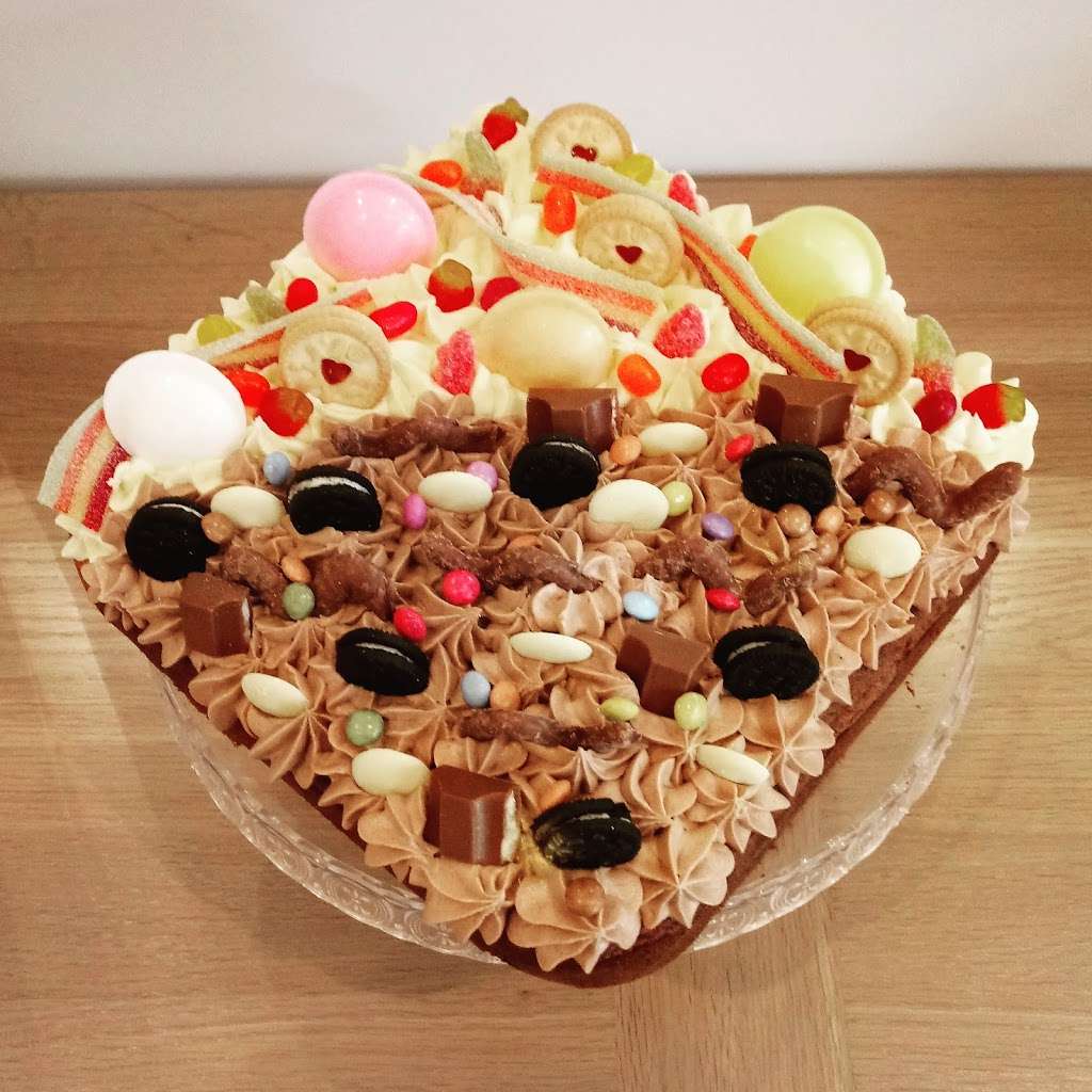 Lara’s Cake Kitchen | Ingrave Rd, Brentwood CM13 2AG, UK | Phone: 07739 315442