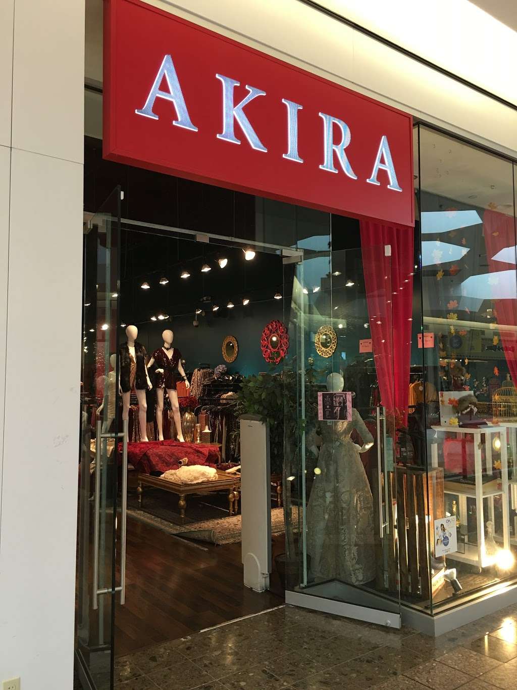 AKIRA | Southlake Mall, 2109 Southlake Mall #820, Merrillville, IN 46410, USA | Phone: (219) 240-9252