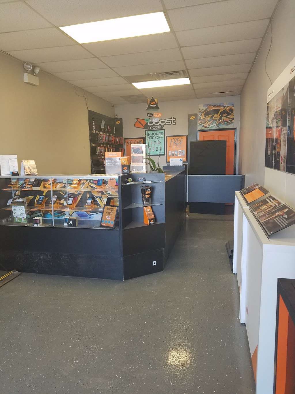 Boost Mobile | 275 Barrington Rd, Streamwood, IL 60107, USA | Phone: (630) 903-3915