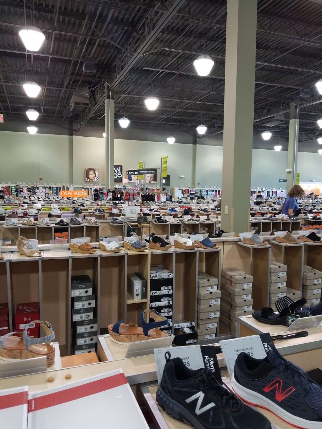 DSW Designer Shoe Warehouse | 5031 Shoppes Blvd, Moosic, PA 18507, USA | Phone: (570) 941-0970