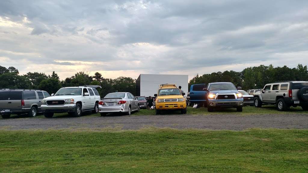 Hounds Drive-In Theatre | 114 Raven Cir, Kings Mountain, NC 28086, USA | Phone: (704) 739-4424