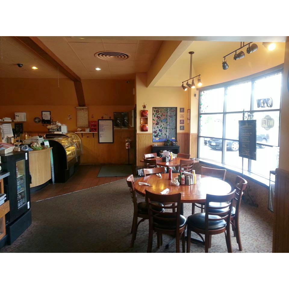 Highland Cafe & Bakery | 2012 Ford Pkwy, St Paul, MN 55116, USA | Phone: (651) 698-3400