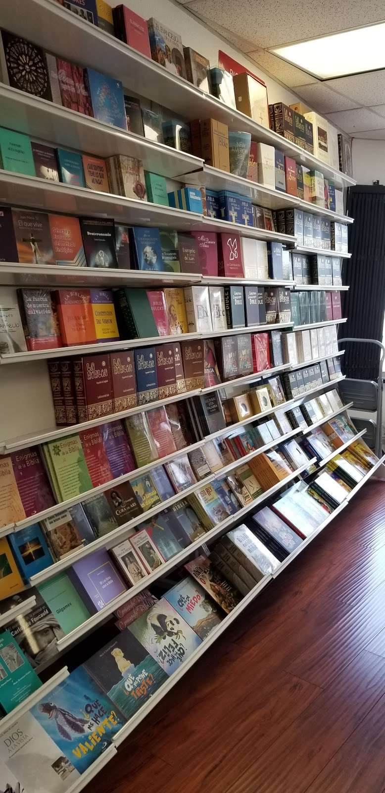 Libreria San Pablo - book store  | Photo 3 of 6 | Address: 3852 E 1st St, Los Angeles, CA 90063, USA | Phone: (323) 268-5010