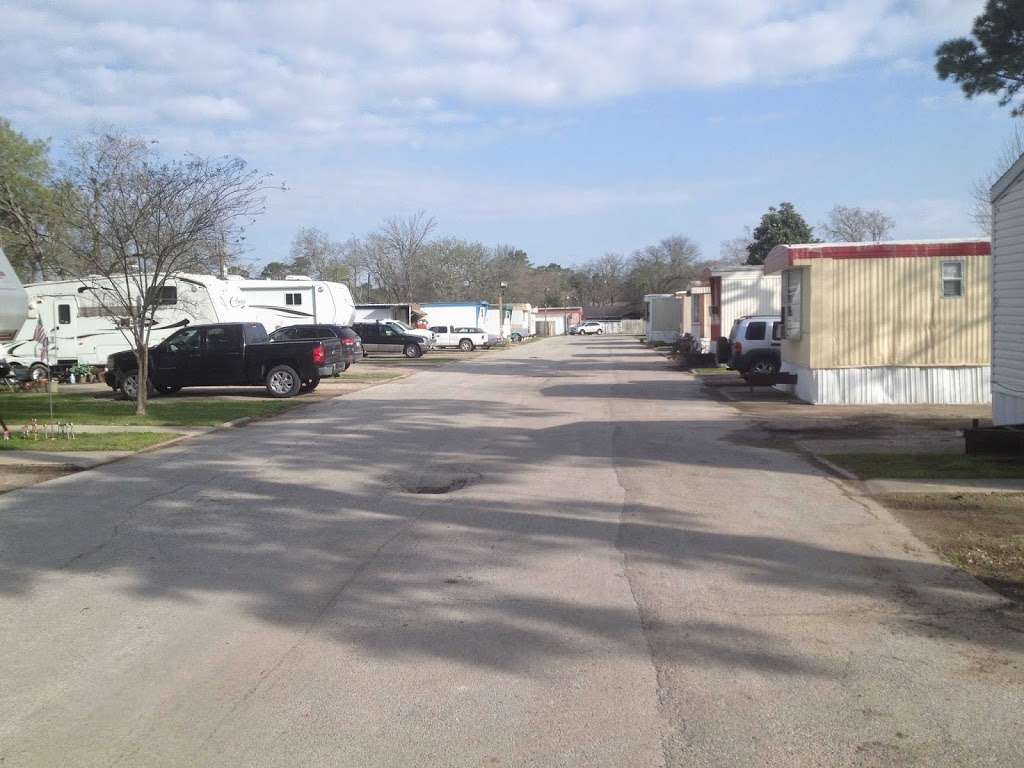 Pine Villa Manufactured Home & RV Community | 2834 Massey-Tompkins Rd, Baytown, TX 77521, USA | Phone: (832) 877-3950