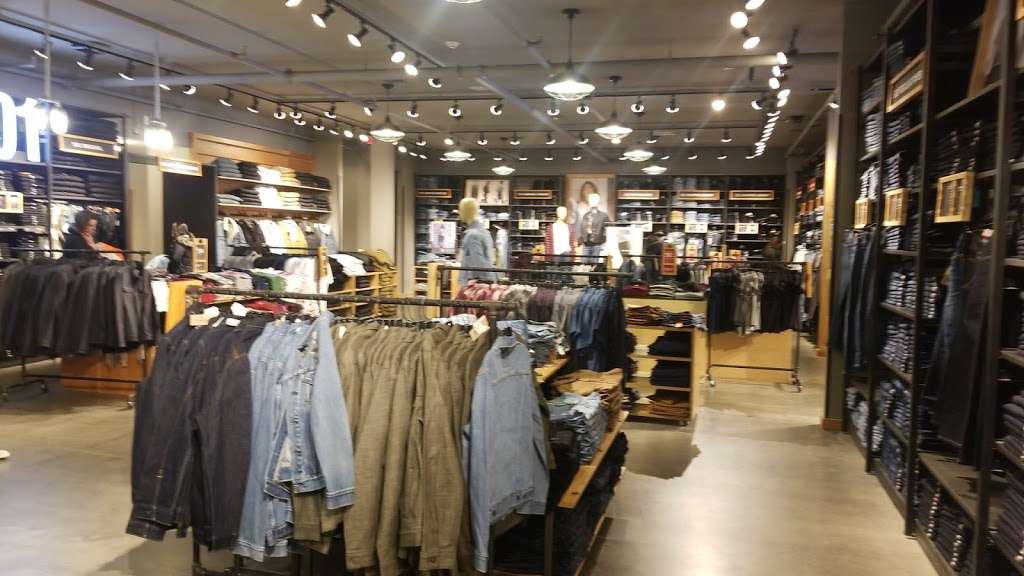 Levis Outlet Store at Woodbury Common Premium Outlets | 101 Marigold Ct, Central Valley, NY 10917, USA | Phone: (845) 928-8930