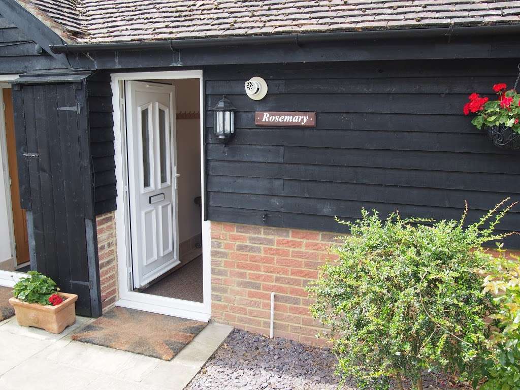 Woodlands Cottages | Lughorse Ln, Yalding, Maidstone ME18 6EB, UK | Phone: 07973 156636