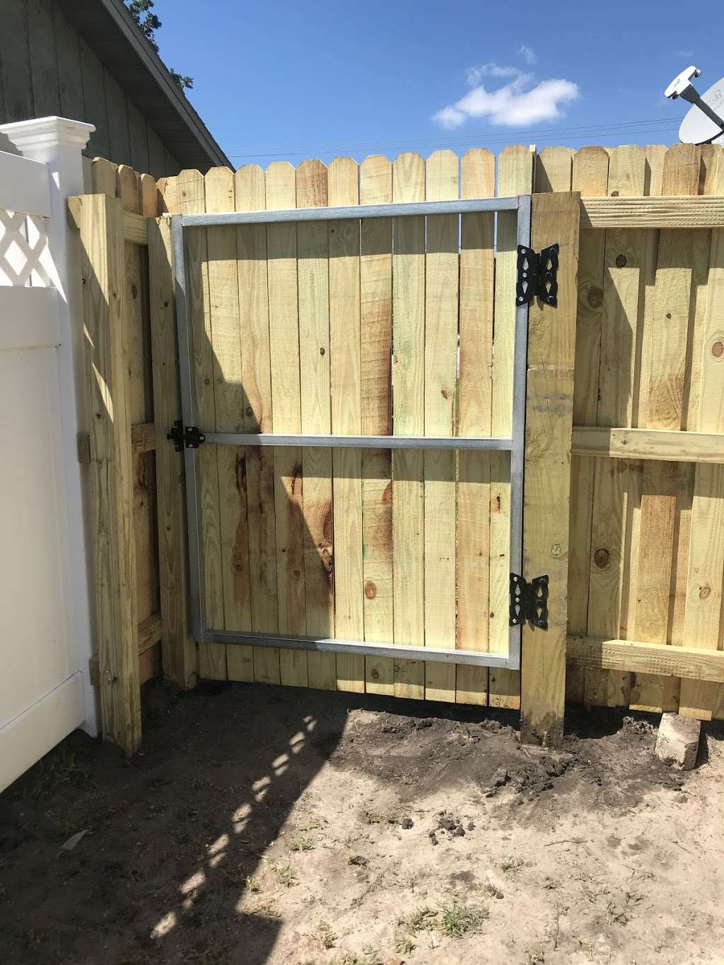 J L Fence Company | 4411 E County Rd 542, Lakeland, FL 33801, USA | Phone: (877) 666-9455