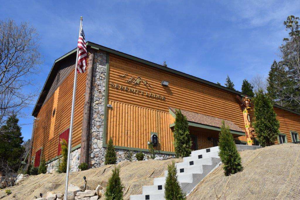 Serenity Lodge - Lake Arrowhead | 985 Meadow Brook Rd, Lake Arrowhead, CA 92352, USA | Phone: (866) 379-4365