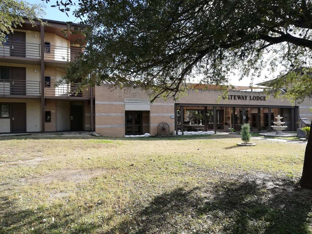 Gateway Lodge | 2235 Andrews Ave, San Antonio, TX 78236, USA | Phone: (210) 671-4215