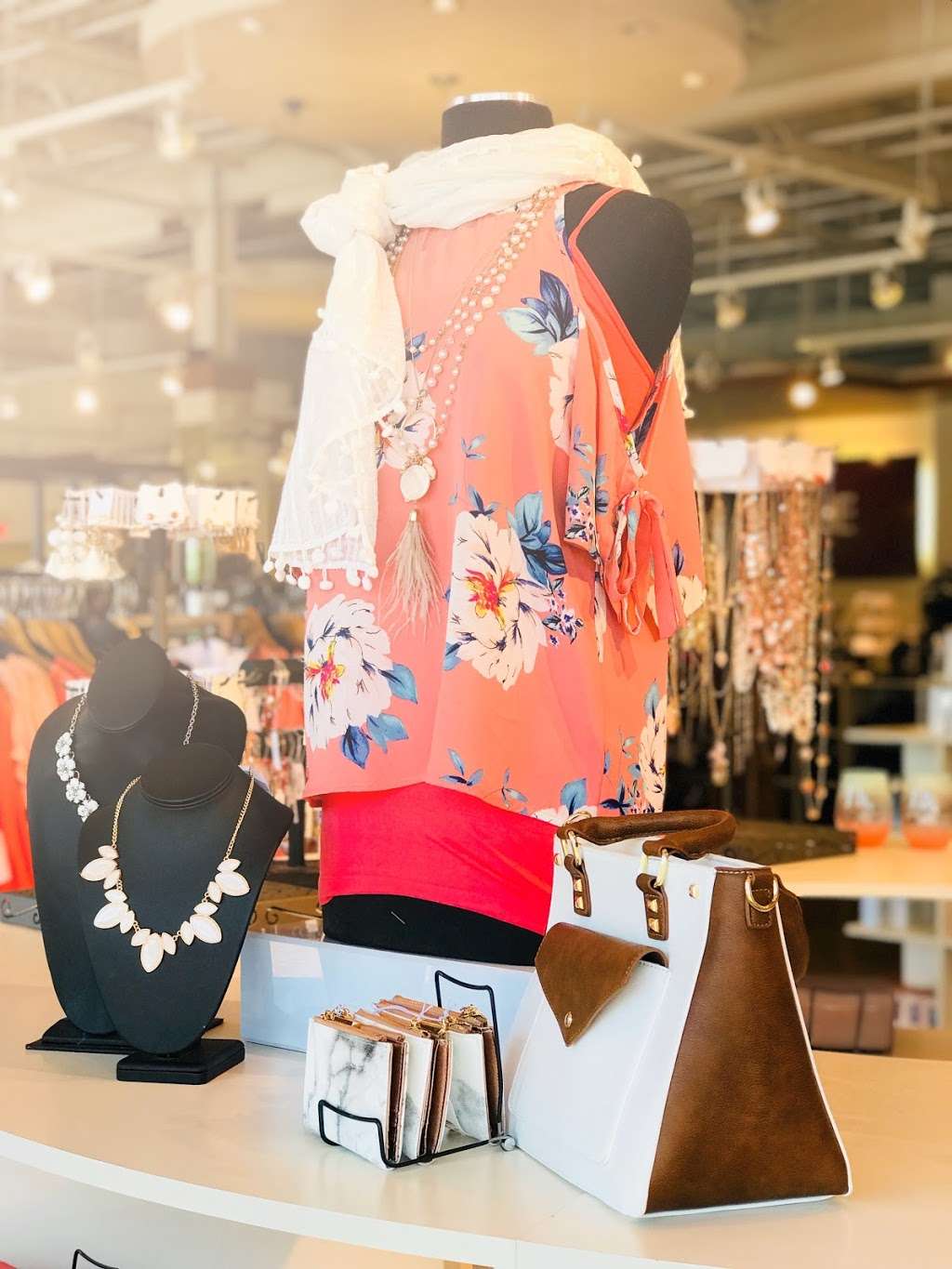 Charming Charlie | 1 Towne Centre Blvd #3800, Fredericksburg, VA 22407 | Phone: (540) 548-1651