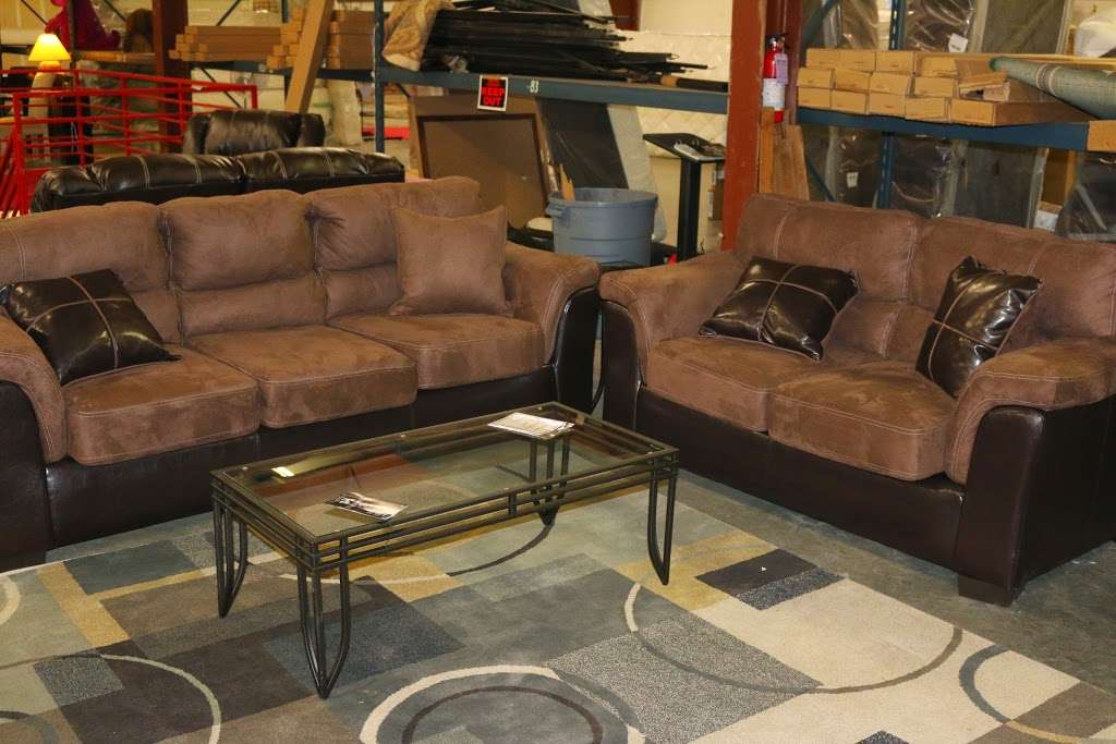 Bargain Barn Furniture | 100 NW 72nd St, Kansas City, MO 64118 | Phone: (816) 436-5255