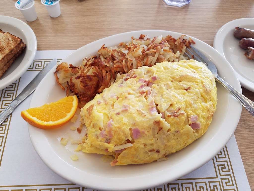 Dinos Restaurant | 2080 Niles Ave #400, St Joseph, MI 49085, USA | Phone: (269) 982-0229