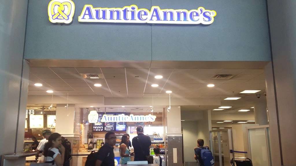 Auntie Annes | 5501 Josh Birmingham Pkwy, Charlotte, NC 28208, USA | Phone: (704) 359-4610