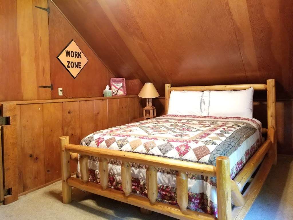 Boulders Lodge Vacation Home | 461 E Fruitdale Rd, Morgantown, IN 46160, USA | Phone: (317) 508-2628