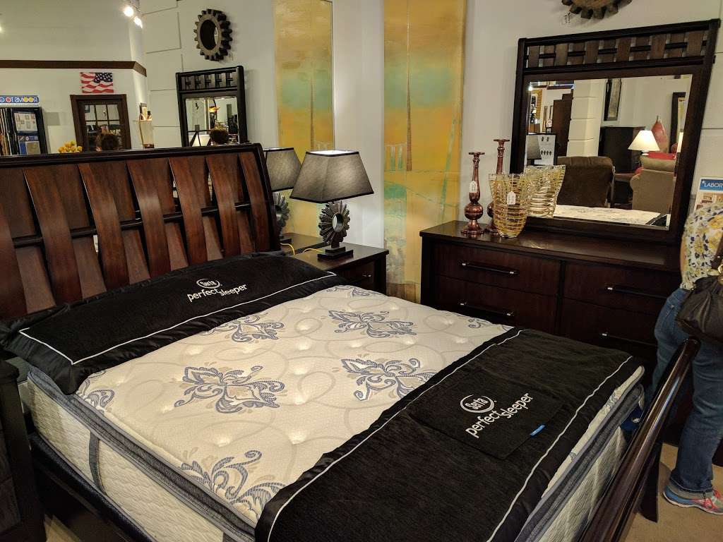 Rooms To Go Furniture Store | 2121 Okeechobee Blvd Suite A, West Palm Beach, FL 33409, USA | Phone: (561) 616-8335