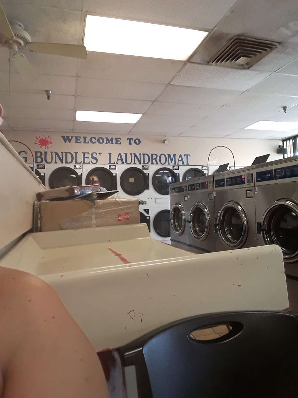 Big Bundles Laundromat & Dry Cleaners | 2071 N Jones Blvd, Las Vegas, NV 89108, USA | Phone: (702) 648-9274
