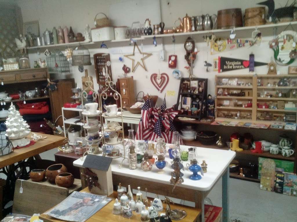 Countryside Antique Mall | 4889 US-52, Thorntown, IN 46071 | Phone: (765) 436-7200