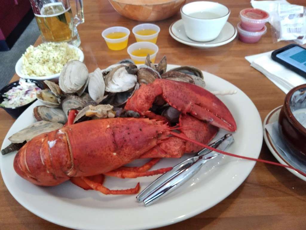 Lobster Boat Restaurant | 273 Derry Rd, Litchfield, NH 03052, USA | Phone: (603) 882-4988