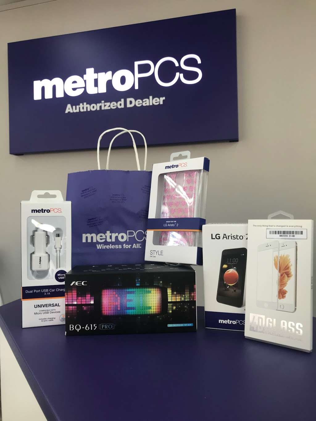 Metro by T-Mobile | 1920 N Lewis Ave, Waukegan, IL 60087, USA | Phone: (224) 656-6271