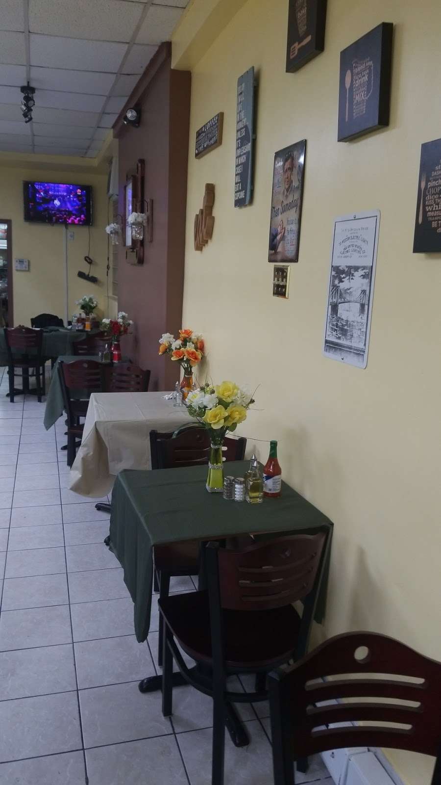 Kiosko Latino Restaurante | 1437 E Luzerne St, Philadelphia, PA 19124, USA | Phone: (215) 535-5000