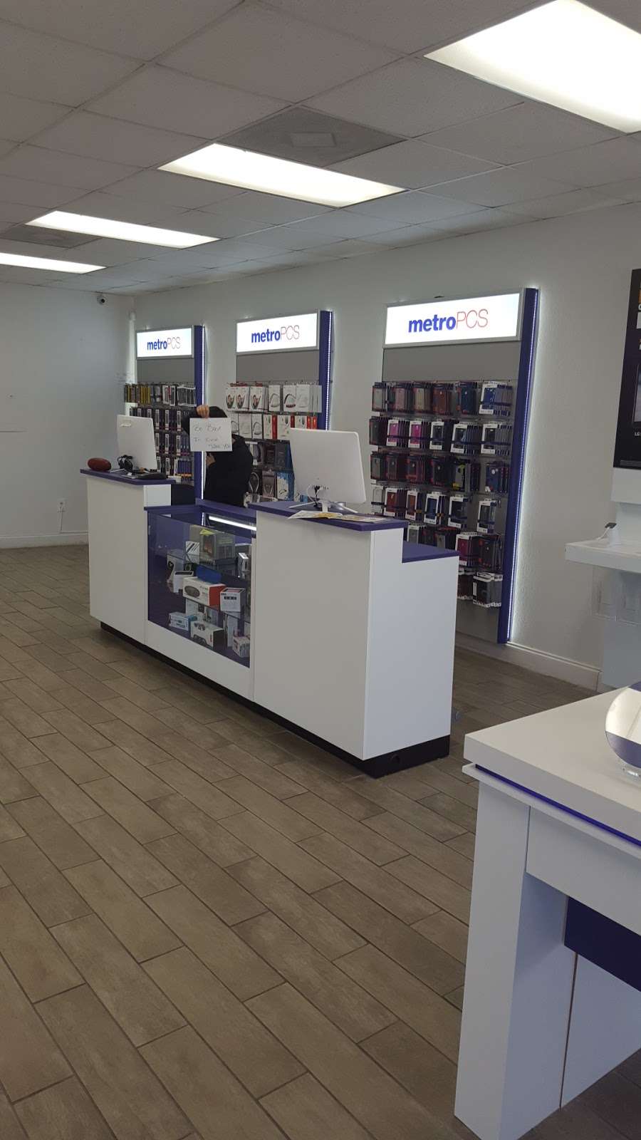 Metro by T-Mobile | 431 W FL-50, Clermont, FL 34711, USA | Phone: (352) 708-8392