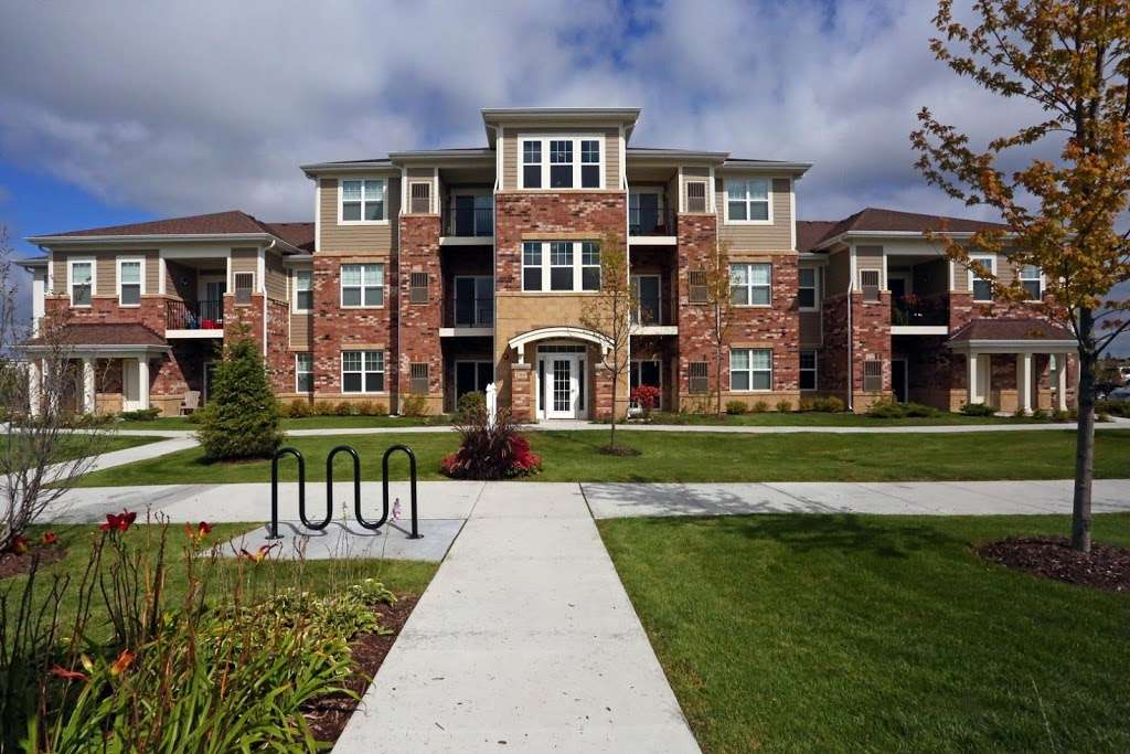 Algonquin Square Apartment Homes | 2400 Millbrook Dr, Algonquin, IL 60102, USA | Phone: (847) 440-5391