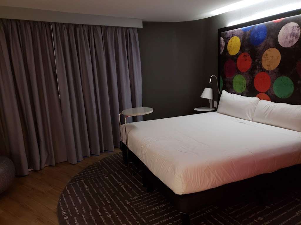 ibis Styles New York LaGuardia Airport | 100-33 Ditmars Blvd, East Elmhurst, NY 11369, USA | Phone: (718) 606-7400