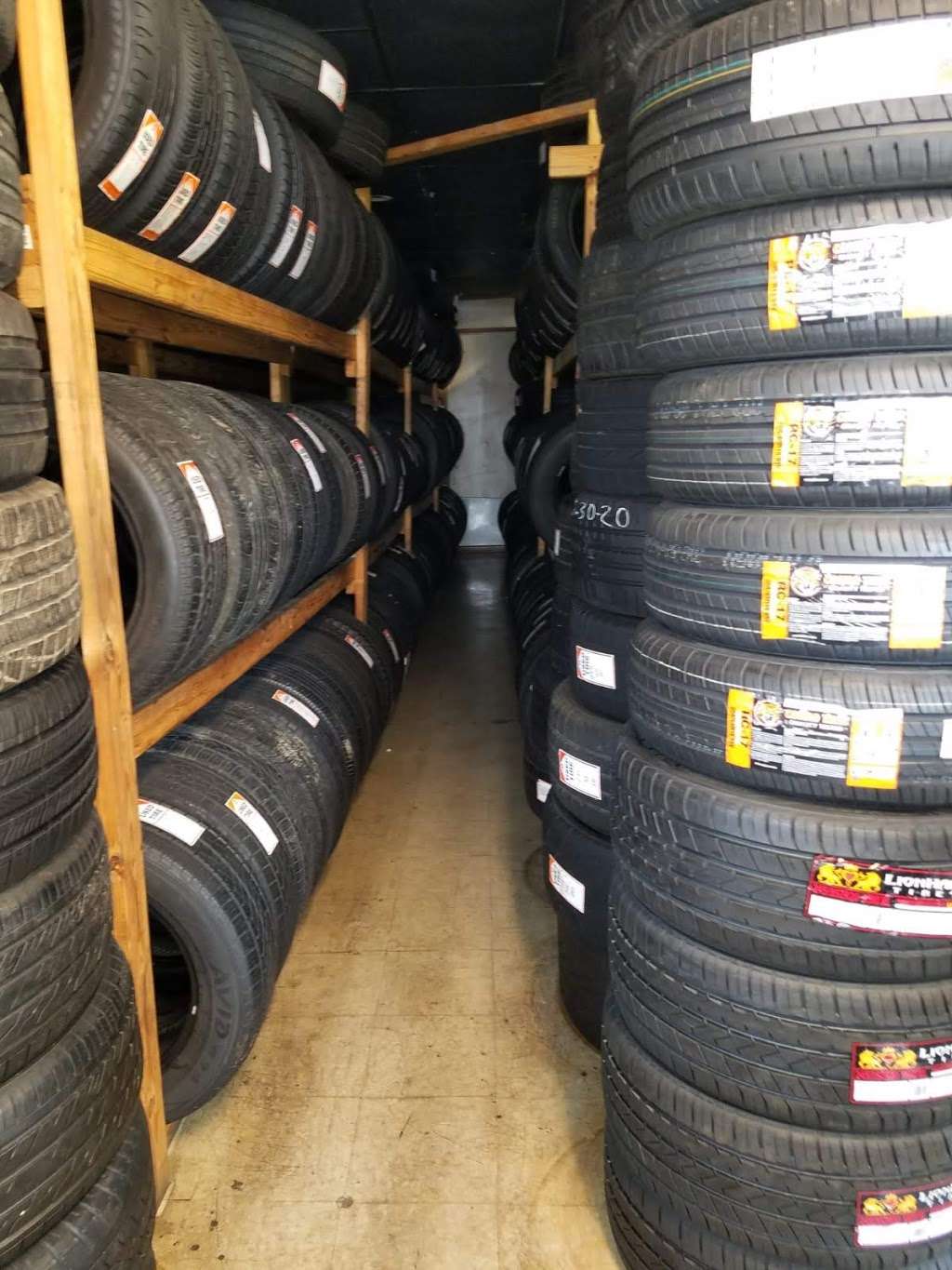 Aleman tires and wheels | 3740 Addicks Clodine Rd, Houston, TX 77082, USA | Phone: (832) 338-5736