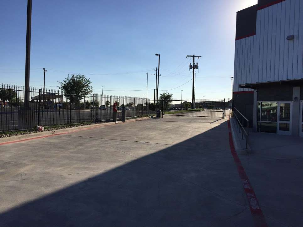 Lockaway Storage - Converse | 8401 Crestway Rd, Converse, TX 78109 | Phone: (210) 610-1444