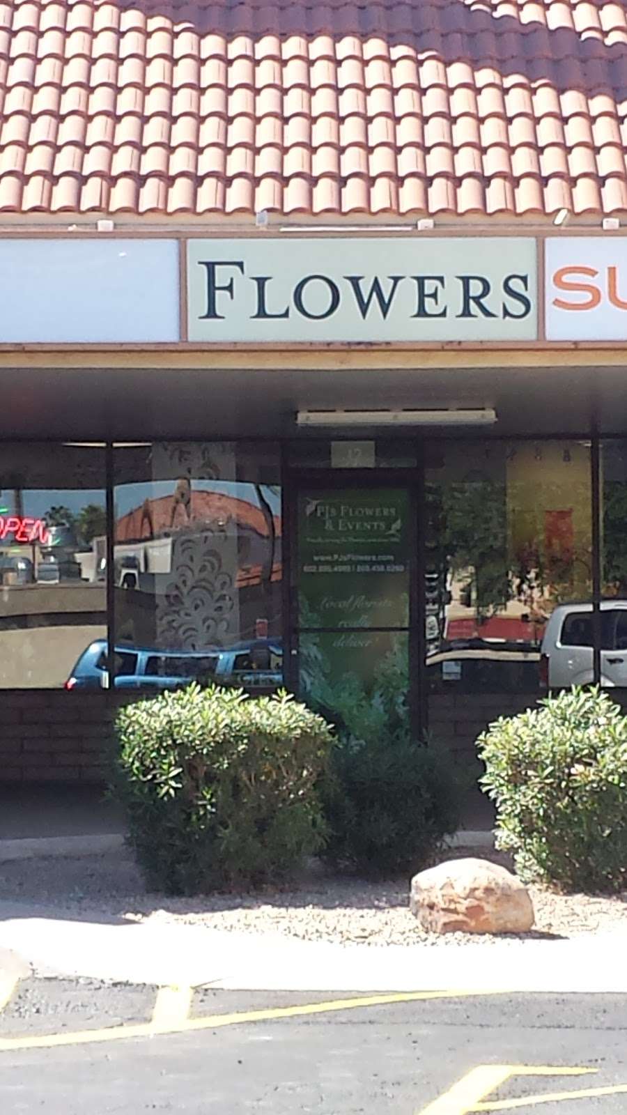PJs Flowers & Events | 3021 S 35th St Ste B-3, Phoenix, AZ 85034, USA | Phone: (602) 995-4999