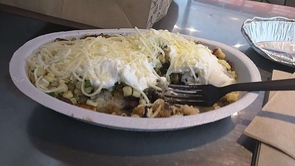 Chipotle Mexican Grill | 901 Broadhollow Rd, Farmingdale, NY 11735, USA | Phone: (631) 845-4598