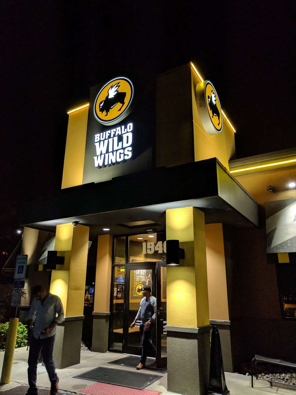 Buffalo Wild Wings | 1540 US-46, Parsippany, NJ 07054, USA | Phone: (973) 588-5501