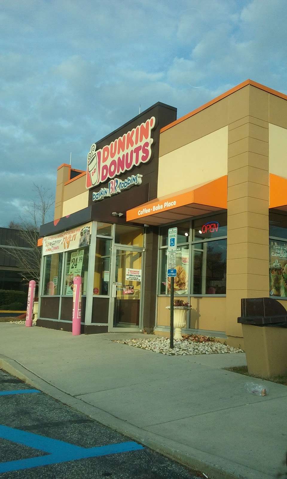 Dunkin Donuts | 651 College Dr, Blackwood, NJ 08012, USA | Phone: (856) 228-8553