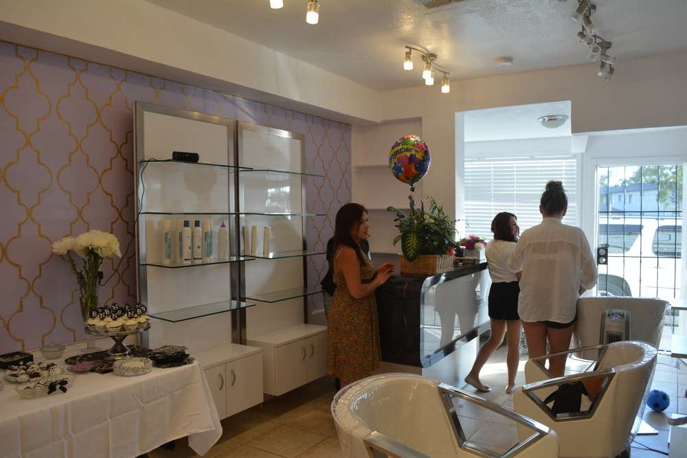 Naomis Beauty Box | 5619 E Beverly Blvd, East Los Angeles, CA 90022, USA | Phone: (877) 751-6712