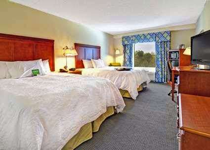 Hampton Inn Charlotte-Belmont @ Montcross | 820 Cecilia Alexander Dr, Belmont, NC 28012, USA | Phone: (704) 825-6100