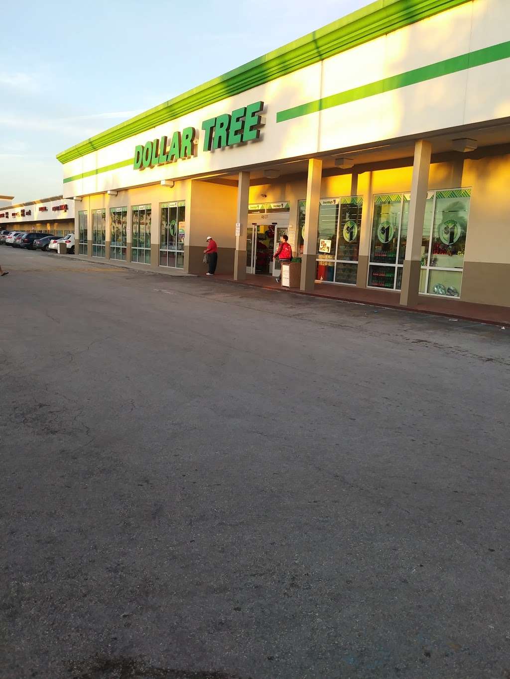 Dollar Tree | 4601 NW 199th St, Miami Gardens, FL 33055, USA | Phone: (305) 624-8301