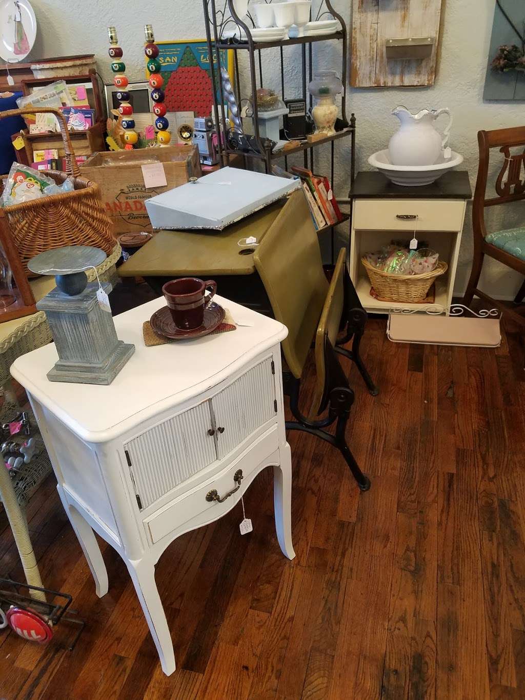 River Bluff Antiques & General Store, LLC | 918 Main St, Lexington, MO 64067, USA | Phone: (913) 671-0439