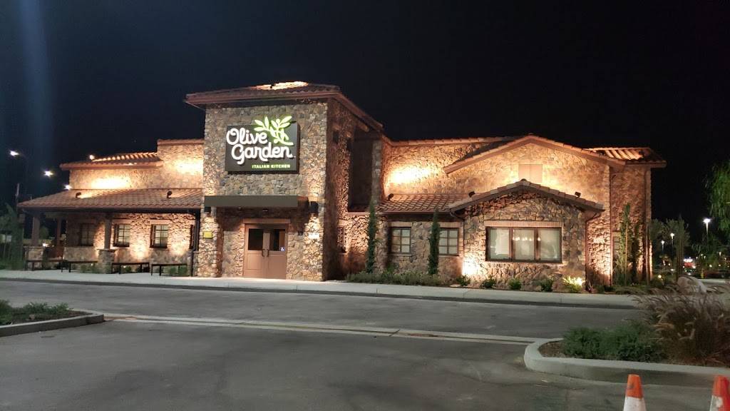 Olive Garden Italian Restaurant | 1301 W Renaissance Pkwy, Rialto, CA 92376, USA | Phone: (909) 350-2015