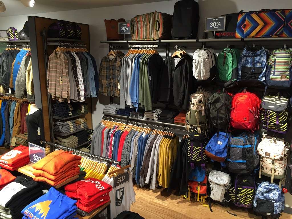 Burton Snowboards Outlet Store | 135 Marigold Ct, Central Valley, NY 10917, USA | Phone: (845) 789-5600