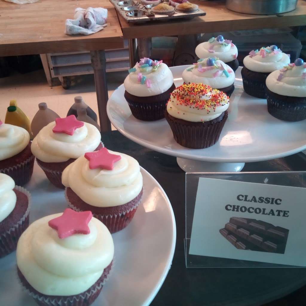 Antonios Cupcake Factory | 145 Windsor Hwy, New Windsor, NY 12553, USA | Phone: (845) 522-8950