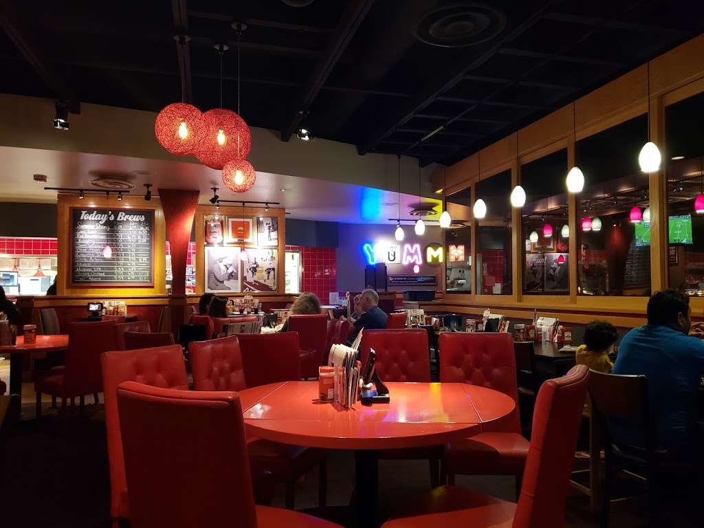 Red Robin Gourmet Burgers and Brews | 6200 Hadley Rd, South Plainfield, NJ 07080, USA | Phone: (908) 753-9300