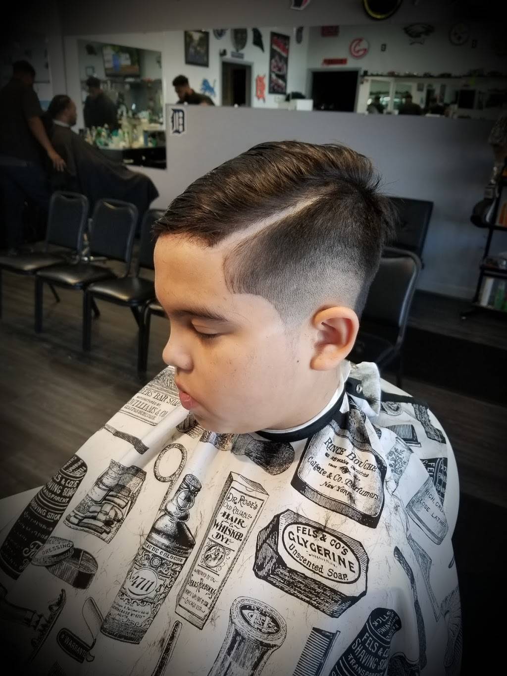 20 & Out Barbershop | 32871 Schoenherr Rd, Warren, MI 48088, USA | Phone: (586) 222-1314