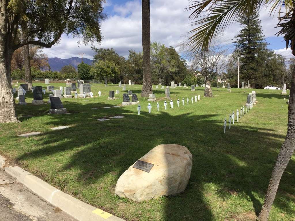 Pierce Brothers Santa Paula Cemetery | 380 Cemetery Rd, Santa Paula, CA 93060 | Phone: (805) 525-5258