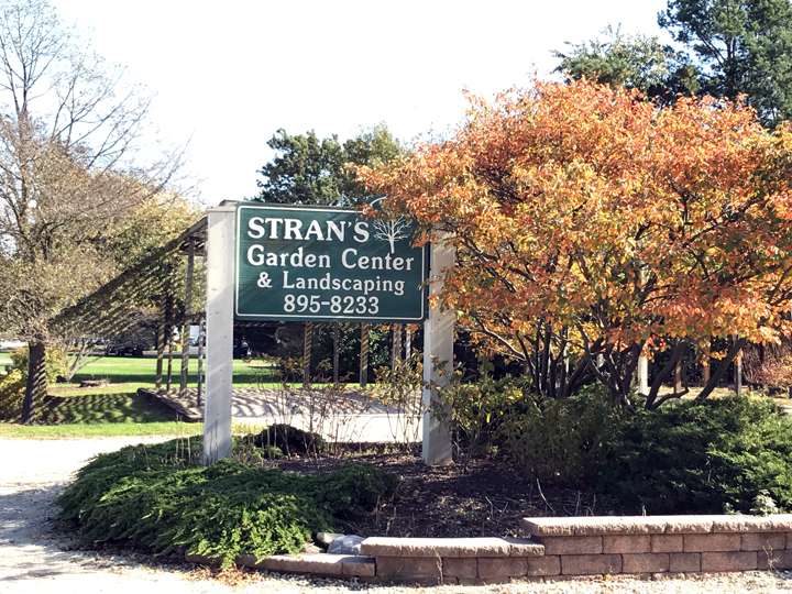 Strans Garden Center & Landscaping | 1070 E State St, Sycamore, IL 60178, USA | Phone: (815) 895-8233