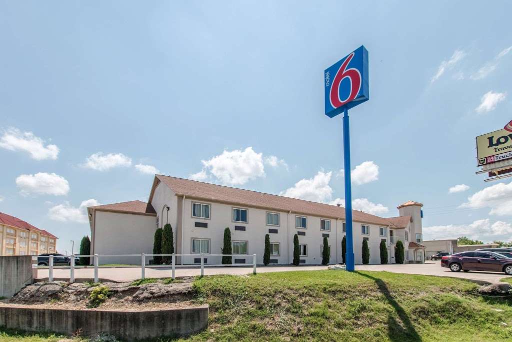 Motel 6 Hutchins TX | 110 South, I-45, Hutchins, TX 75141, USA | Phone: (972) 225-8088