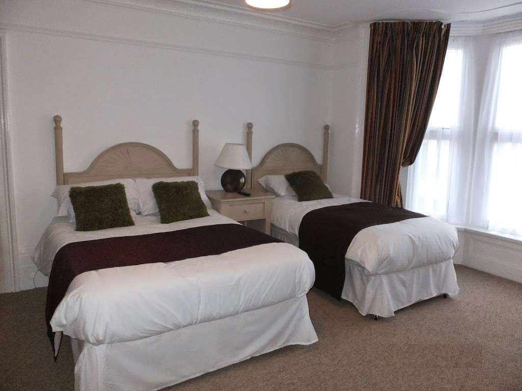 Jessamine Guest House | 4 London Rd, Northfleet, Gravesend DA11 9JE, UK | Phone: 01474 569868