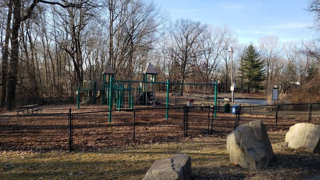 Pondside Park | Harrington Park, NJ 07640