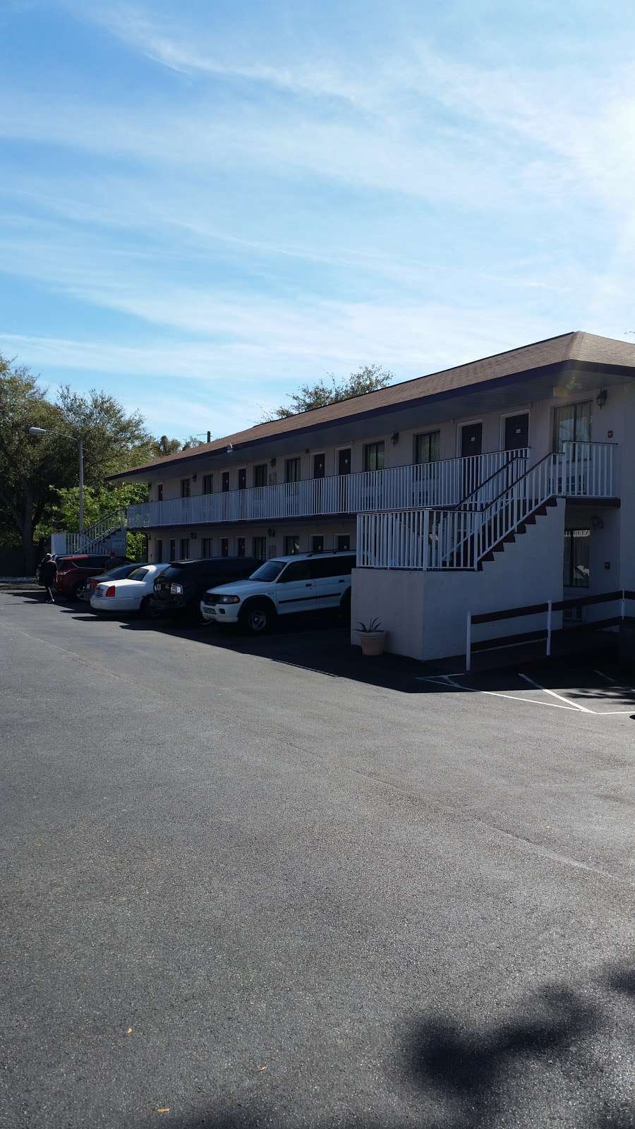 Maple Leaf Hotel Inn & Suites | 4647 W Bronson Memorial Hwy, Kissimmee, FL 34746, USA | Phone: (407) 787-3800