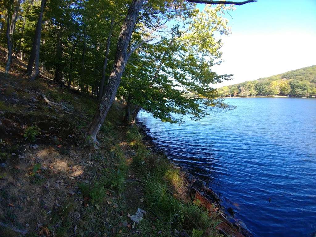 Ramapo Dunderberg Trailhead 1133 Grove Dr, Tuxedo Park, NY 10987